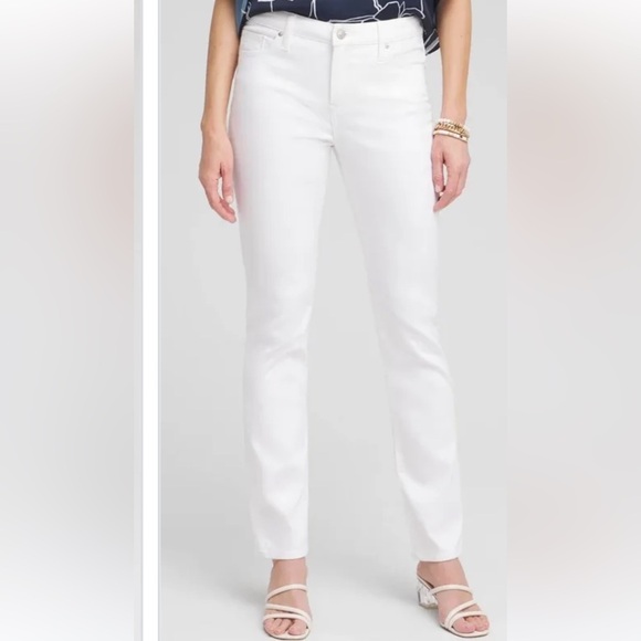 Chico's Denim - NWT Chico's Creamy White So Slimming Getaway Slim leg short pants